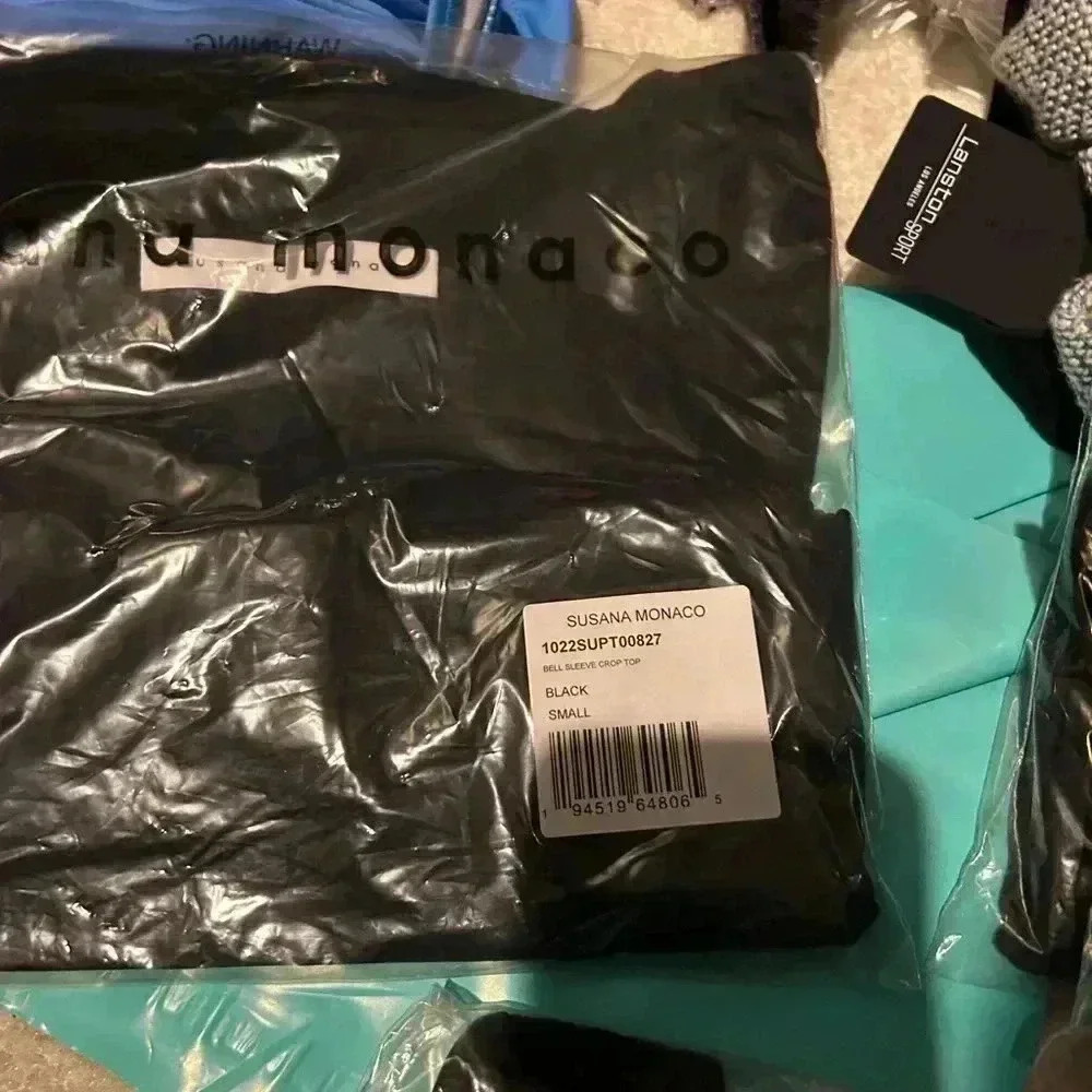 NWT! Susana Monaco Bell Sleeve Crop Top - Picture 6 of 6